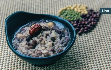 大便黏、舌苔厚因濕氣太重！中醫推「紅色食物」解疲倦：吃紅棗、紅豆
