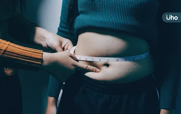 腰圍超過80公分，恐有心血管風險！醫教1招「擁抱媽媽」簡易測量