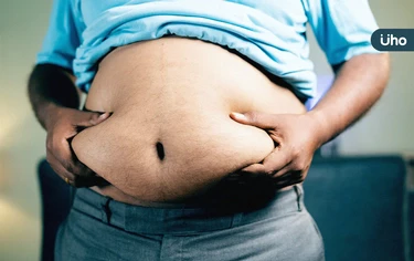 明明吃很少還變胖，這就是中年發福？醫揪出「1原因」導致中年肥胖