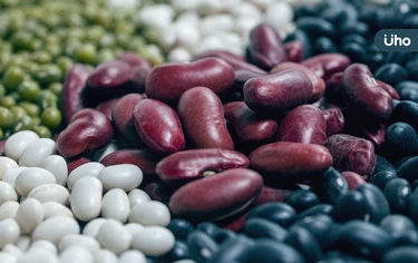 梅雨季除濕排毒「8大食材」！紅豆、薏仁、豆芽⋯吃出「除濕機體質」