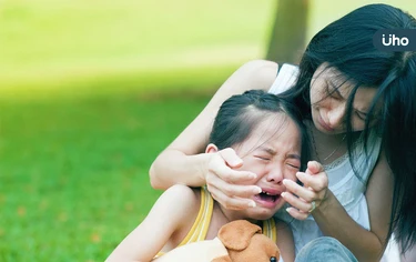 我的媽媽是虐待者！不給零用錢、威脅去死⋯她經歷母愛創傷學會的事