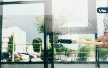 亂用清潔劑反而更髒？家中3地方別用清潔劑：玻璃窗汙垢「用水就能清」