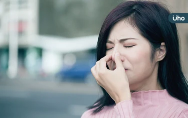 過敏鼻塞好痛苦！緩解該用吸鼻器還洗鼻器？網友熱議「6妙招」有解