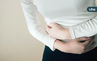 怎麼判斷得闌尾炎？超簡單「自我檢測法」：觀察疼痛部位是否移動