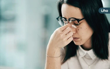 眼睛出現飛蚊、閃光⋯當心視網膜剝離前兆！醫列「6大高風險族群」