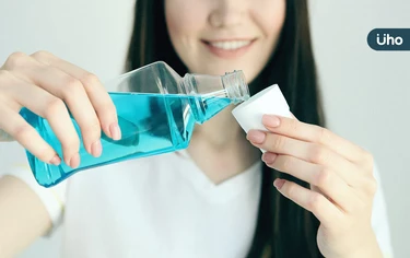 漱口水用在刷牙前還刷牙後？醫揭「3大錯誤迷思」教你正確清潔順序
