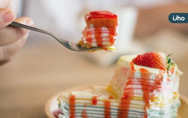 明明吃很飽，卻還吃得下甜點？營養權威揭「甜點胃」都是1原因導致