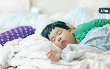 固定睡覺時間，能增強孩子抗壓力！研究揭「6大好處」越睡越聰明