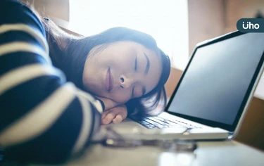 白天嗜睡、癱軟只是太累?小心大腦生病了!醫揭4大「猝睡症警訊」