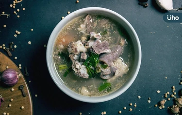 小滿濕氣重，小心水腫、皮膚癢！養生必喝「紅豆薏仁排骨湯」清熱排濕