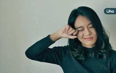 視網膜剝離有救嗎？不明閃光、飛蚊症、黑幕感⋯醫示警「4類人」當心