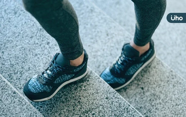 走路常跌倒是平衡感太差？醫列「20個問題」自我檢測：中1個就有問題