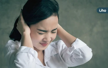 季節交替耳悶、耳鳴⋯竟是失聰警訊！醫揭「耳中風」中年壓力大好發