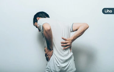 腰痠、下背痛⋯如何舒緩？醫建議「5類緩解運動」改善僵直性脊椎炎