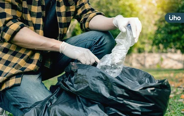 8年撿100萬件垃圾！年收47億社長的「撿垃圾哲學」：不批判就能快樂