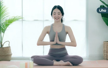 好尷尬！一打噴嚏就漏尿怎麼辦？教你做「5組瑜伽動作」緊實私密處