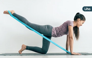 大腿粗、臀部大⋯梨形身材怎麼瘦？「5種彈力帶訓練」打造緊緻曲線