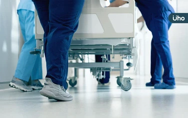 連假群聚疫情再起！醫師工會憂急診壅塞重演：有症狀先做「1件事」