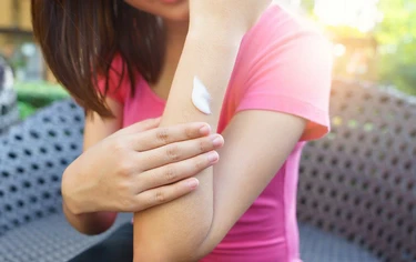 天熱皮膚癢，一條藥膏萬年通？醫示警「6大疾病警訊」千萬別亂塗藥