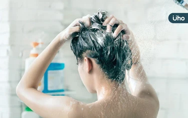 天然洗髮精就等於安全？髮型師解析「5大關鍵成份」油性頭皮別用這種