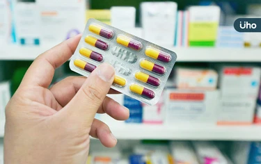 抗生素可以搭胃藥吃嗎？藥害救濟基金會揭真相：反而影響藥物吸收