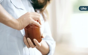 50歲後連開一瓶果醬都費力？3招肌力訓練「增強握力」預防衰老失能