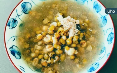 有食譜》夏至悶熱吃綠豆！2步驟做「消暑綠豆湯」加點蜜地瓜點綴