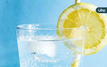 喝氣泡水會蛀牙嗎？喝氣泡水會傷胃嗎？氣泡水功效、迷思一次搞懂