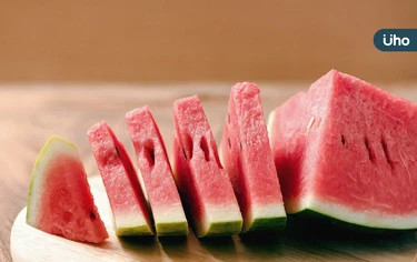 吃西瓜抹點鹽更甜！揭密3種「西瓜創意吃法」：加這種果汁營養翻倍