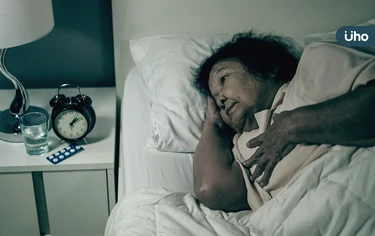 睡不好、易怒⋯竟是大腦在求救？醫：長期失眠恐致「失智症初期徵兆」