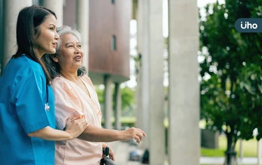 兩度退休，77歲仍行醫！失智症權威曹汶龍創建「社區模式」在家安老