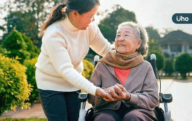 跟失智長輩聊天如何減少磨擦？失智照護「對話3要點」這心態是關鍵