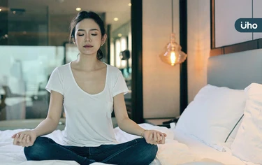 翻來翻去睡不著？教你對抗失眠3妙招：用「478呼吸法」高效助眠