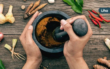 中藥入菜好處超多！超養生「4大藥膳料理」：蓮子煮湯、紅棗泡茶