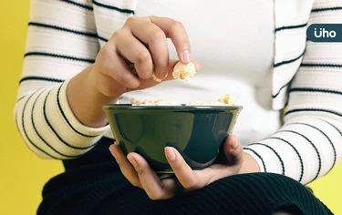 為什麼每天都想吃「超加工食品」？營養師揭「3大原因」你是否中標