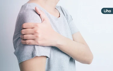 肩膀痛到舉不起手，我需要開刀嗎？醫：出現「1情況」要考慮動手術