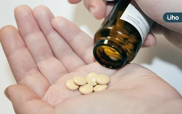 保健品開封要放冰箱嗎？乾燥劑、棉花要丟嗎？藥師教你「正確保存法」