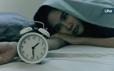 失眠翻來覆去怎麼辦？中醫授秘訣：睡前按「3個助眠穴」一夜好眠