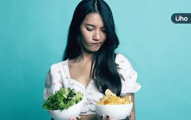 減重頻卡關！「每天少吃VS間歇性斷食」哪個瘦更快？醫解析真相是⋯