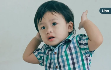 頻聳肩、發怪聲！「妥瑞氏症」好發●●歲前：中藥搭針灸助改善症狀