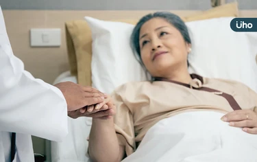 父母生病時最擔心什麼？7旬婦看病只怕這件事：只求生病別拖累子女