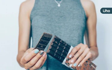 經痛吃巧克力、熱可可有用嗎？公開「經痛舒緩食物」橄欖油也有效