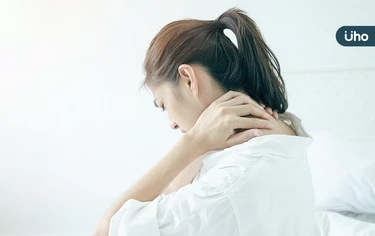 有種頭痛是「脖子」惹的禍！醫揭「頸源性頭痛」症狀、治療與用藥