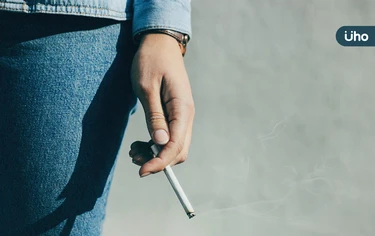 暑假是吸菸好時機？國健署揭「近2成青少年難拒菸」容易受同學影響