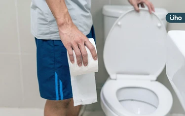 從尿液顏色看身體警訊！茶色尿、紅色尿⋯「這種尿液顏色」小心貧血