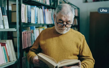 大一新生平均55歲，學生念到不想畢業！這所大學靠「熟齡熱潮」找到出路