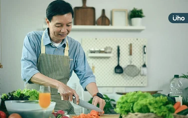 從學習煮菜、買衣服開始！日本開設「男性照顧教室」建立互助社群網