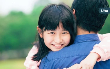 每位父親都想嚴肅些？臨終父親與女兒的對談：只想和女兒拍笑著的照片