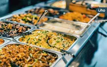 自助餐怎麼吃不會胖？營養師揭「4招內行夾法」：首選「這一層」菜色