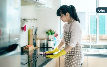 買東西要問老公意見！全職媽要求「每月11萬津貼」引網友正反意見